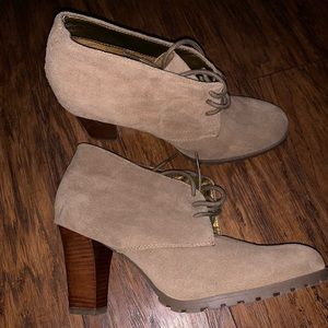 Audrey Brooke Suede Booties sz 9